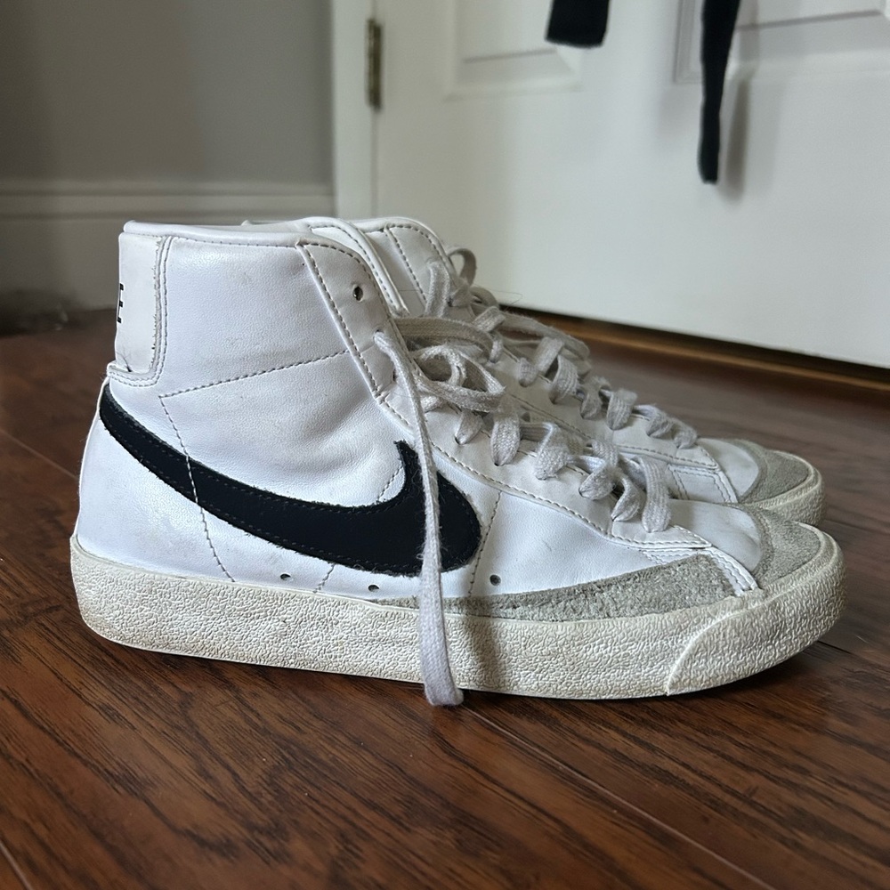 Nike White and Black High-Tops